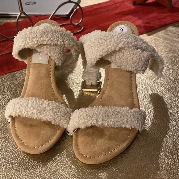 Good American sandals - Picture 12 of 17